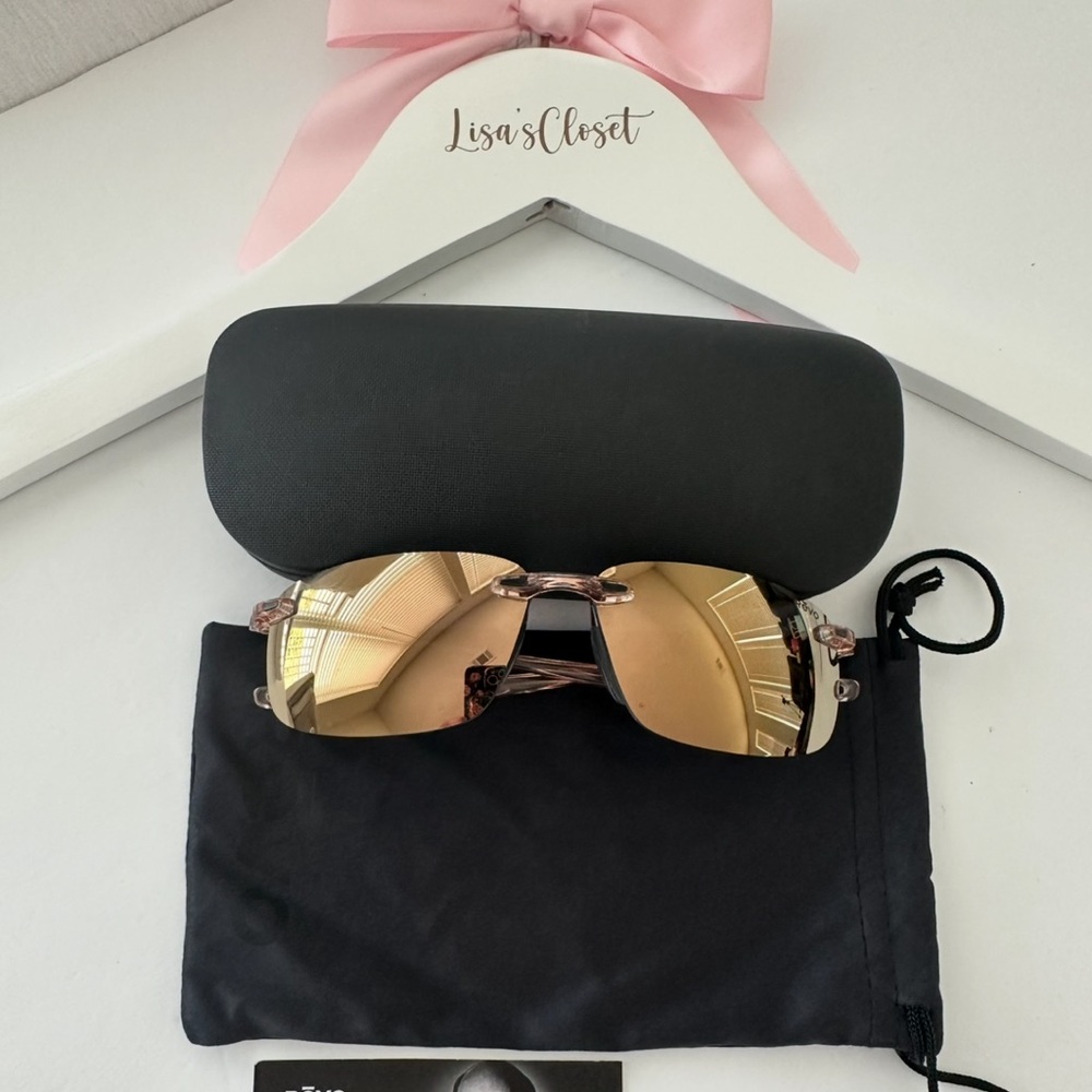 REVO Like New Descend Sunglasses with Case